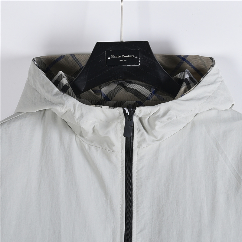 Burberry/巴宝莉 24ss 格纹战马双面穿连帽外套 轻便的连帽外套卡其格 灰色