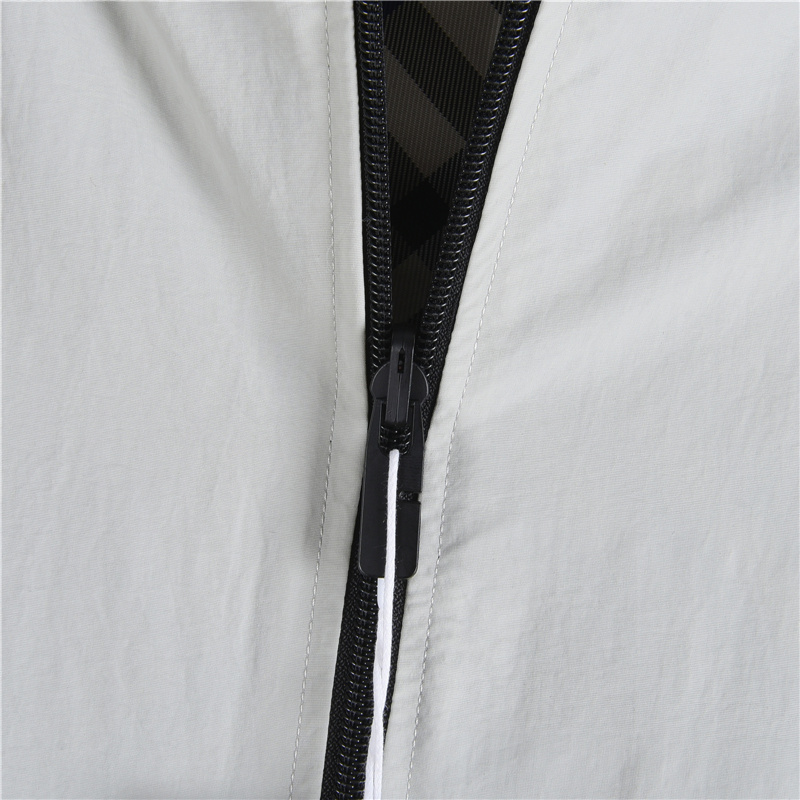 Burberry/巴宝莉 24ss 格纹战马双面穿连帽外套 轻便的连帽外套卡其格 灰色