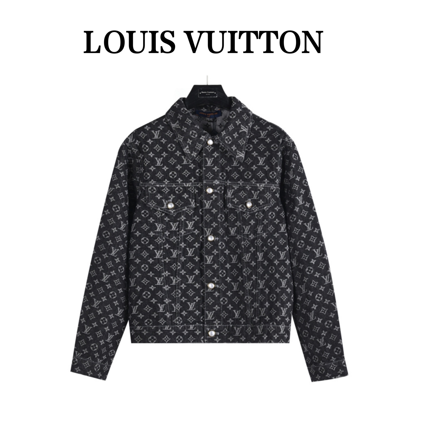 全年有货 年后可以退换放心推 () LouisVuitton/路易威登 24SS满印老花牛仔外套 高端定制1:1面料,字母立体高度清晰,原版定制里布,小牛皮卡扣,金属独家定珍珠扣,镭射字母,高度还原采用进口田岛绣花经典花纹,重工水洗手感细腻,透气舒适,媲美专柜ZP,整套搭配效果超赞,面料品质让你一目了然,提花细节堪称完美至极,每一处都勾勒的十分到位,立体解构裁剪拼接设计,版型合体干练,男女上身都帅气十足.