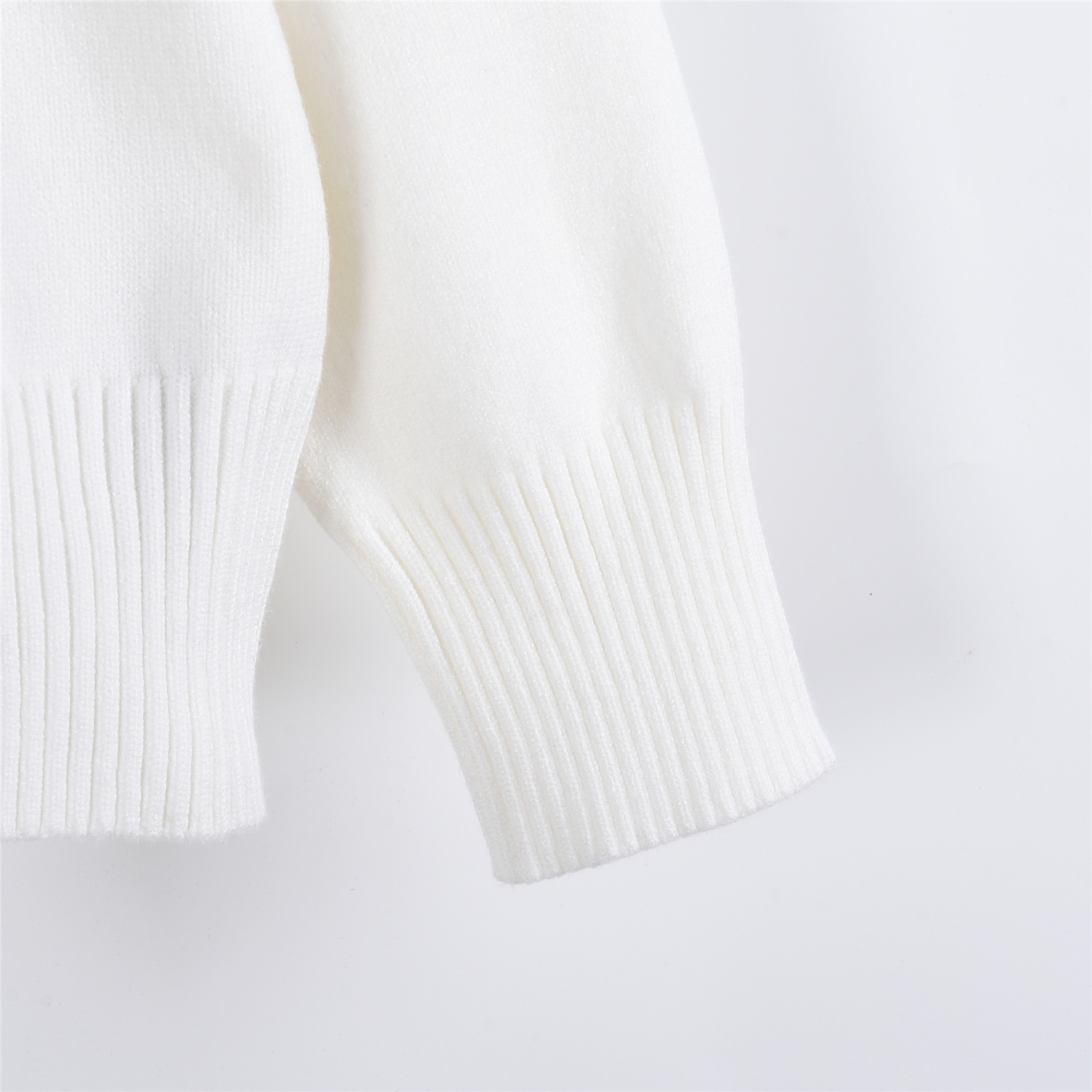 Ami/艾米 24Fw 刺绣爱心微标毛衣黑色 白色
