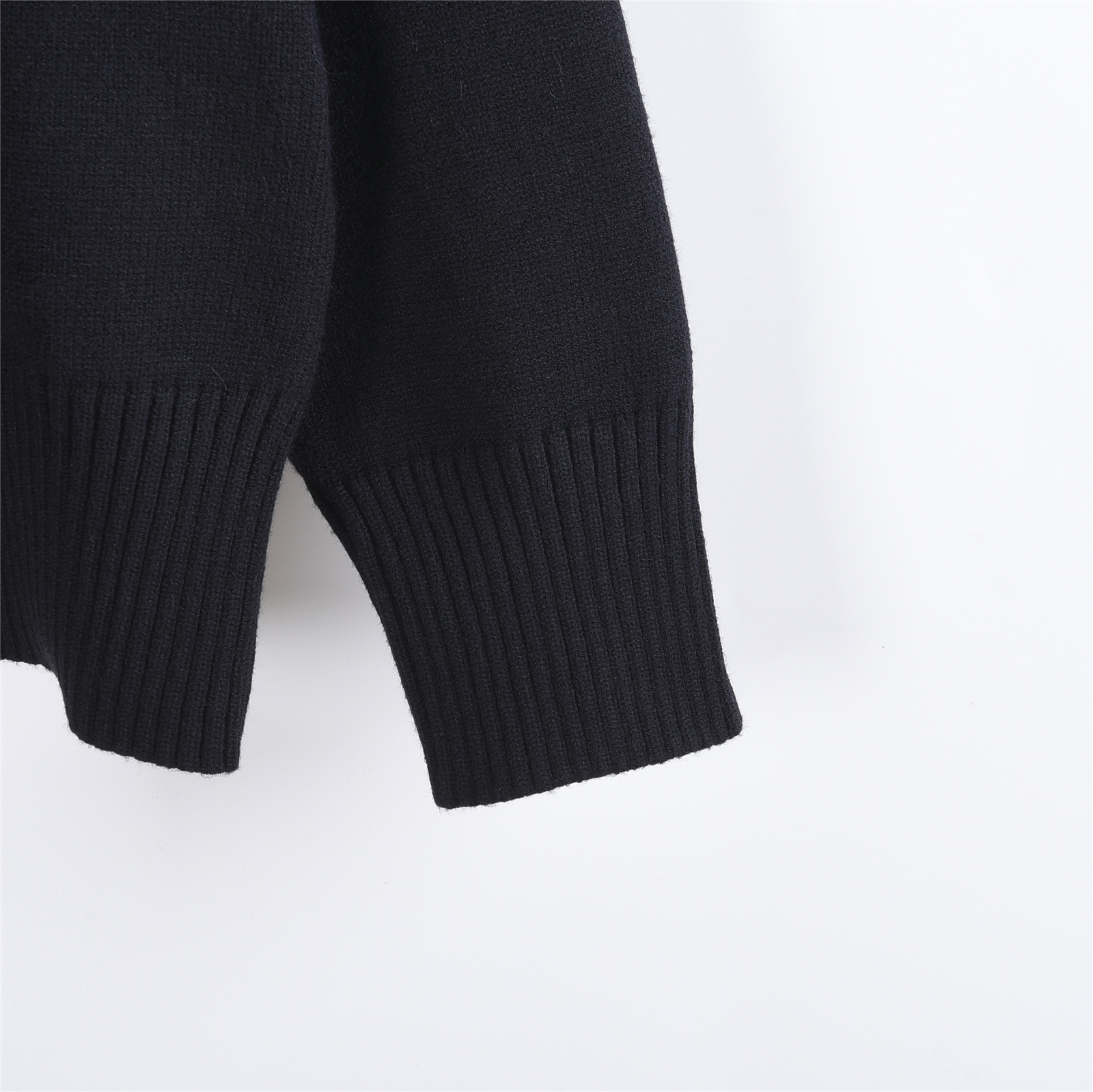 Ami/艾米 24Fw 刺绣爱心微标毛衣-Chinese wholesaler seller Clothes Bags handbags wholesale Shoes High Quatity wholesaler seller Cheap Sneakers from China Factory Chinese suppliers china wholesale clothing wholesaler seller Ami/艾米 24Fw 刺绣爱心微标毛衣