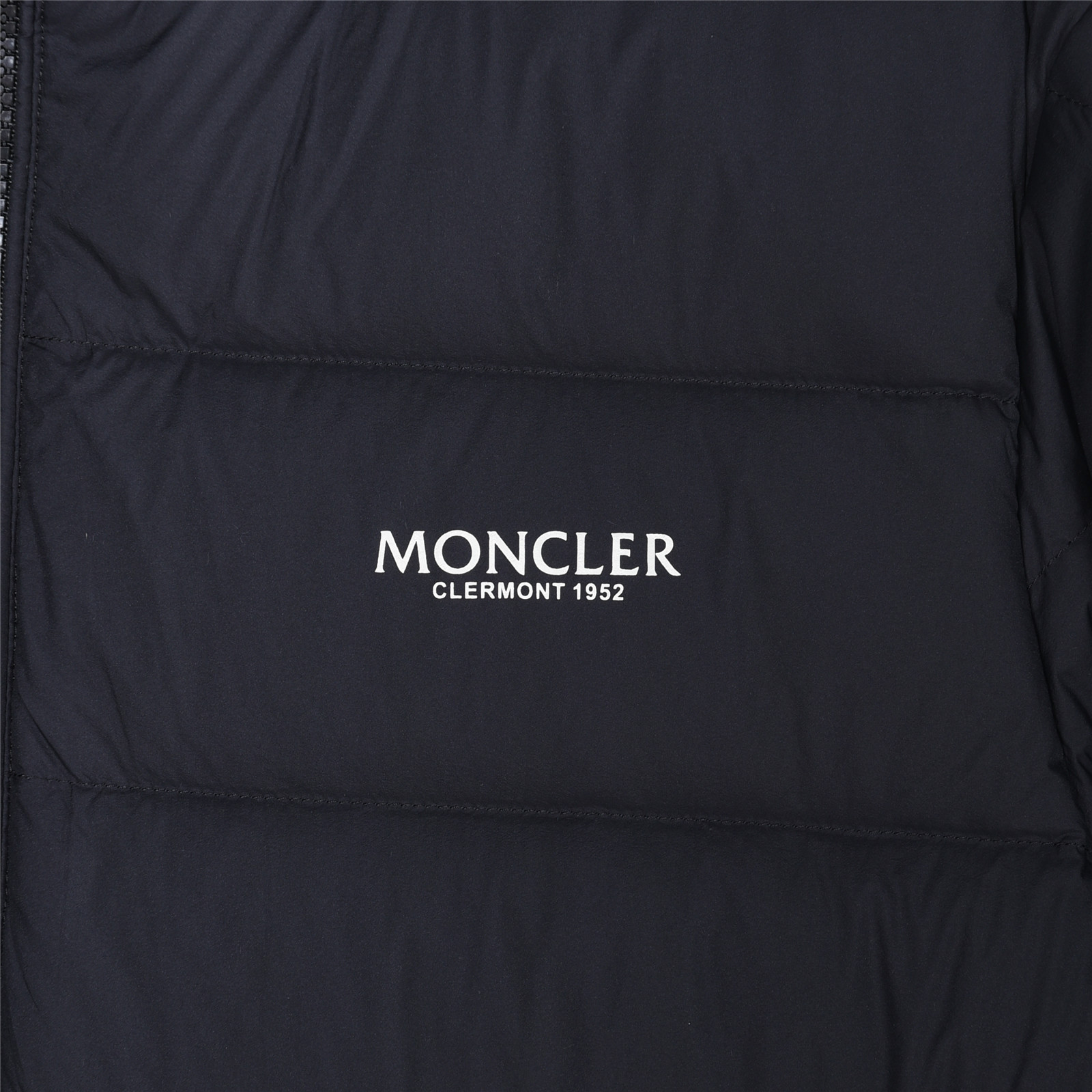 Moncler/蒙口 25Fw胸前字母连帽羽绒服
