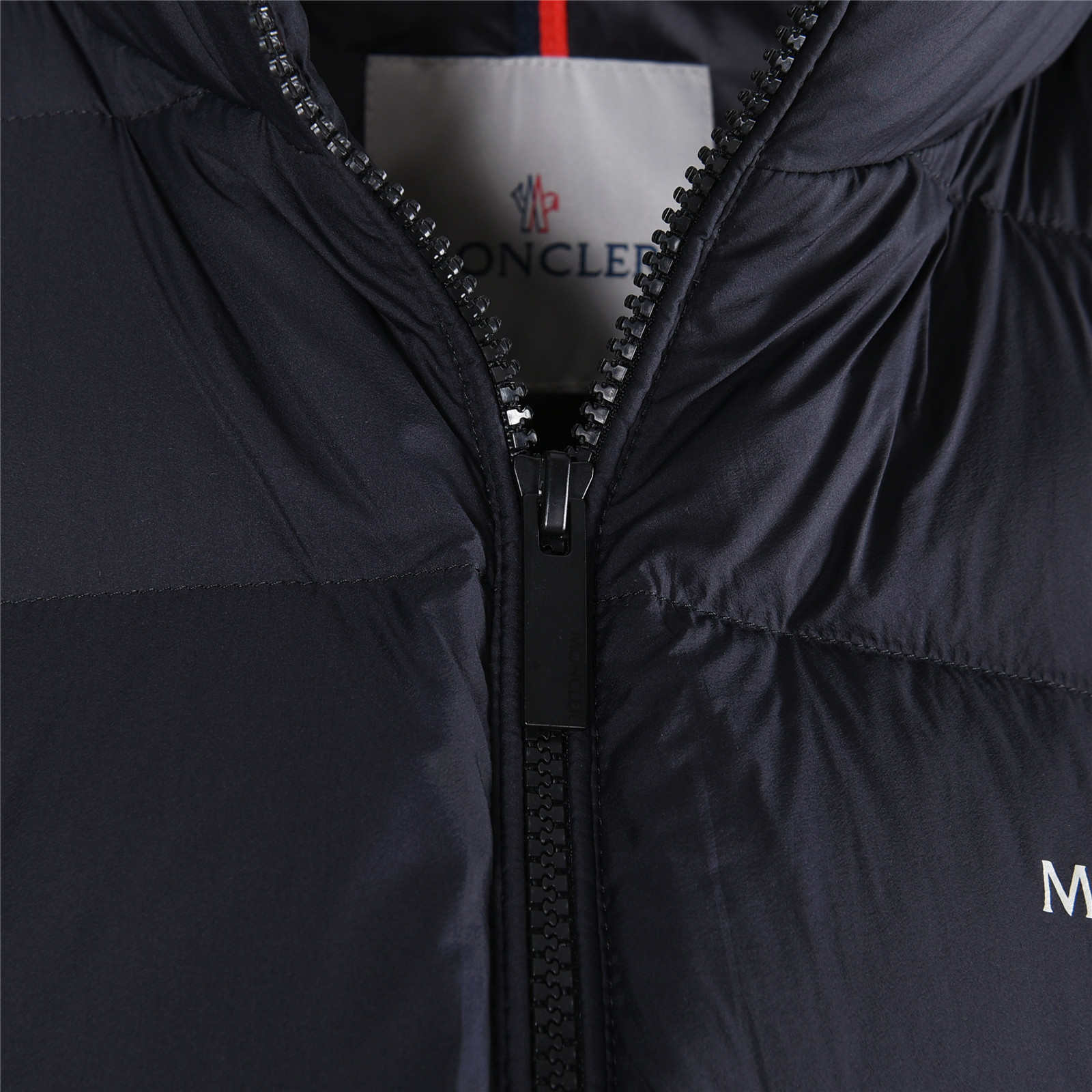 Moncler/蒙口 25Fw胸前字母连帽羽绒服