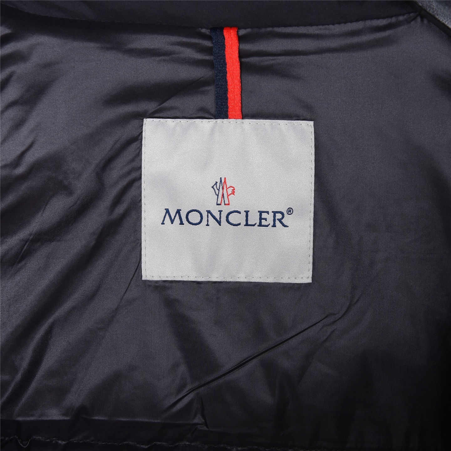 Moncler/蒙口 25Fw胸前字母连帽羽绒服