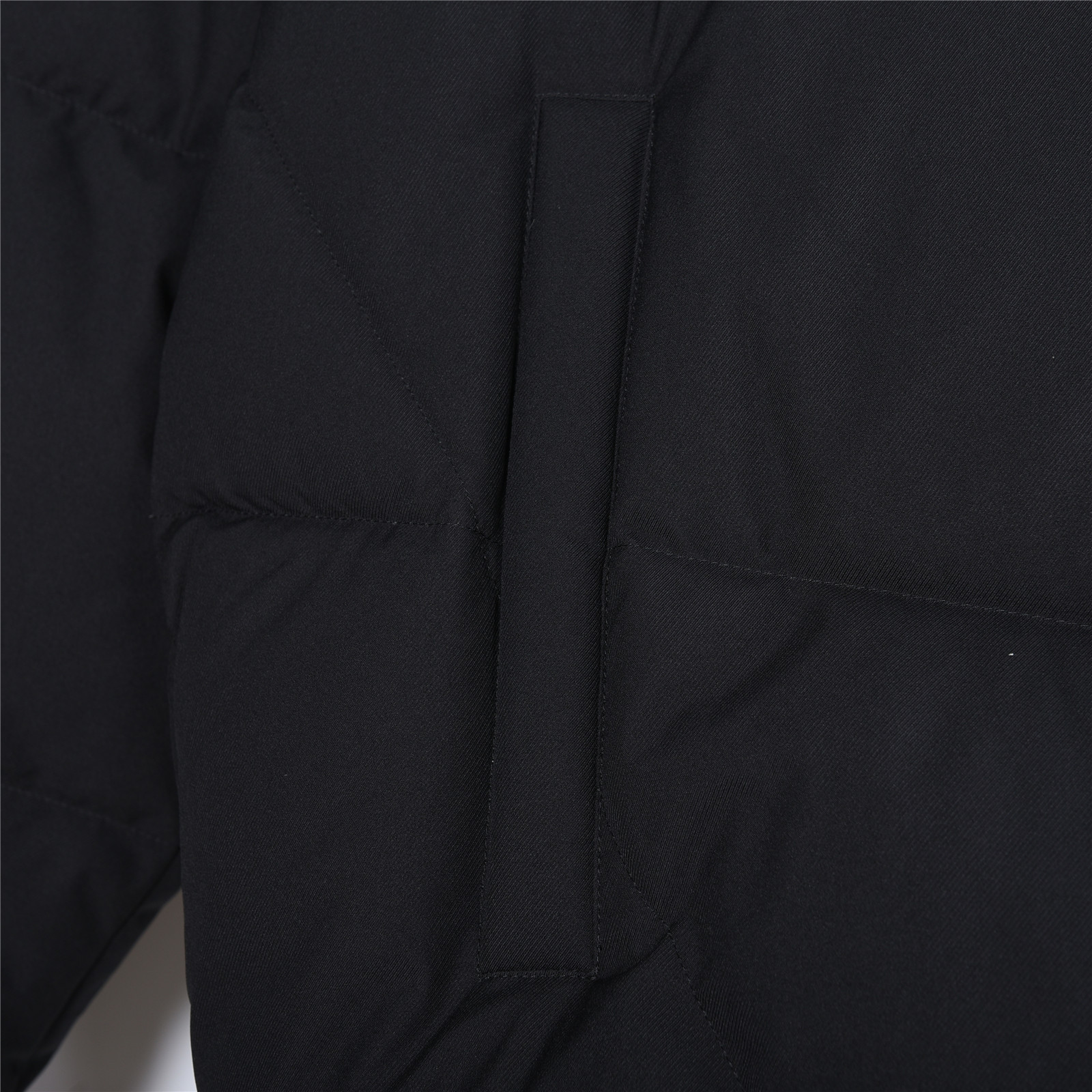 Fendi/芬迪 25Fw可拆卸立领羽绒服 黑色
