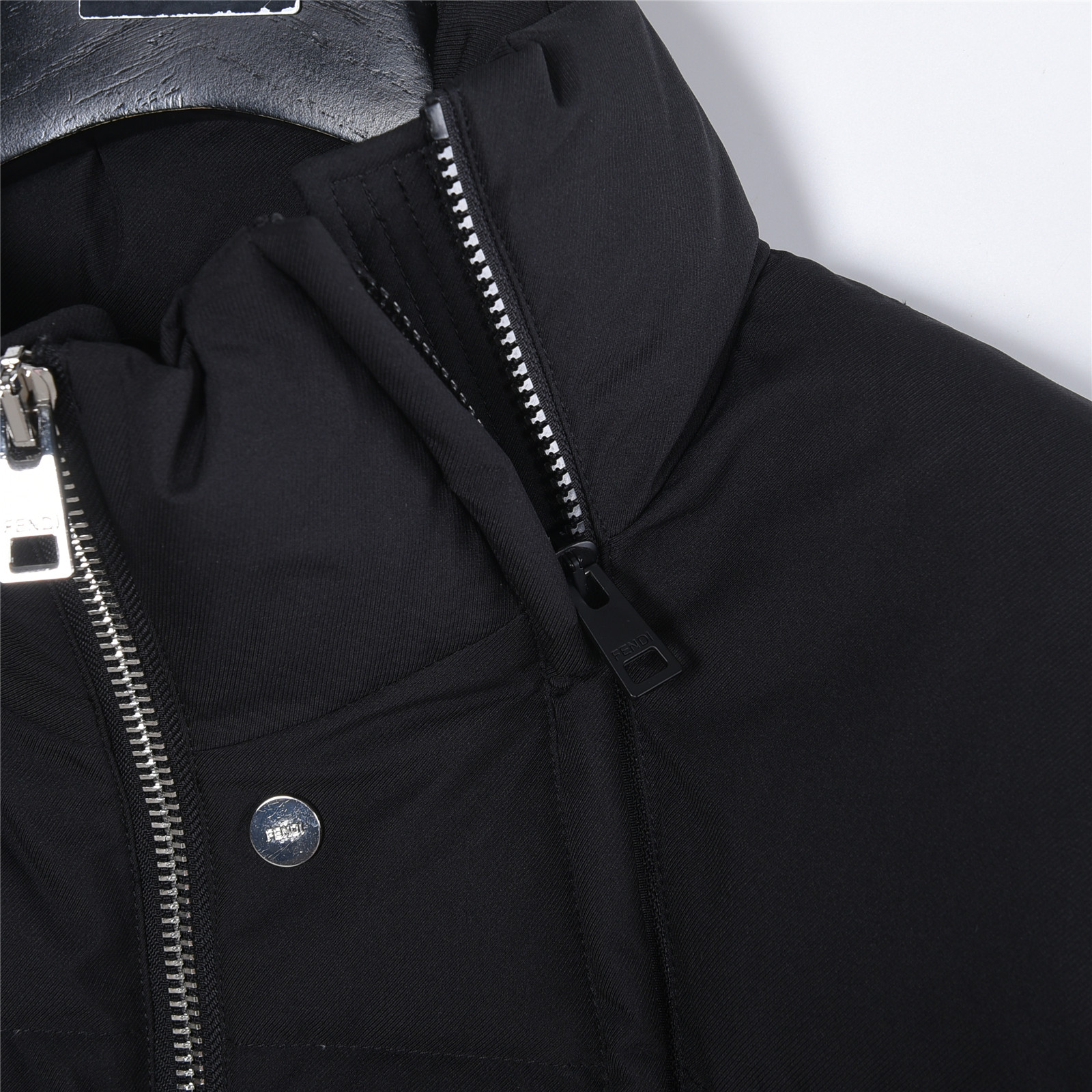 Fendi/芬迪 25Fw可拆卸立领羽绒服 黑色