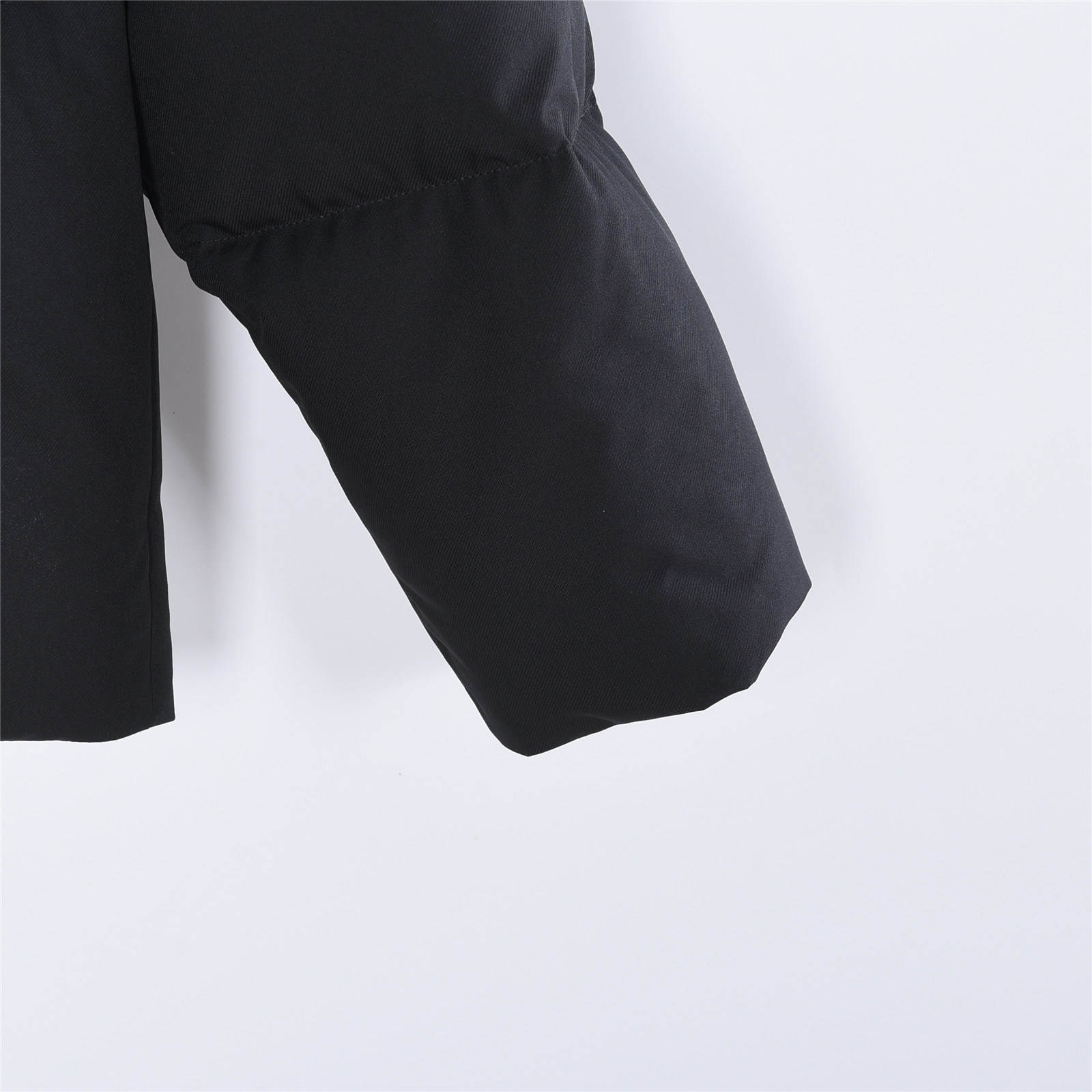 Fendi/芬迪 25Fw可拆卸立领羽绒服 黑色