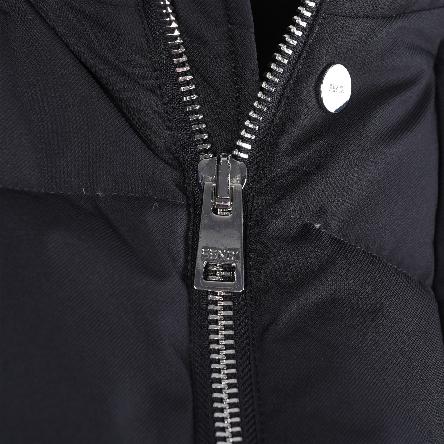 Fendi/芬迪 25Fw可拆卸立领羽绒服 黑色