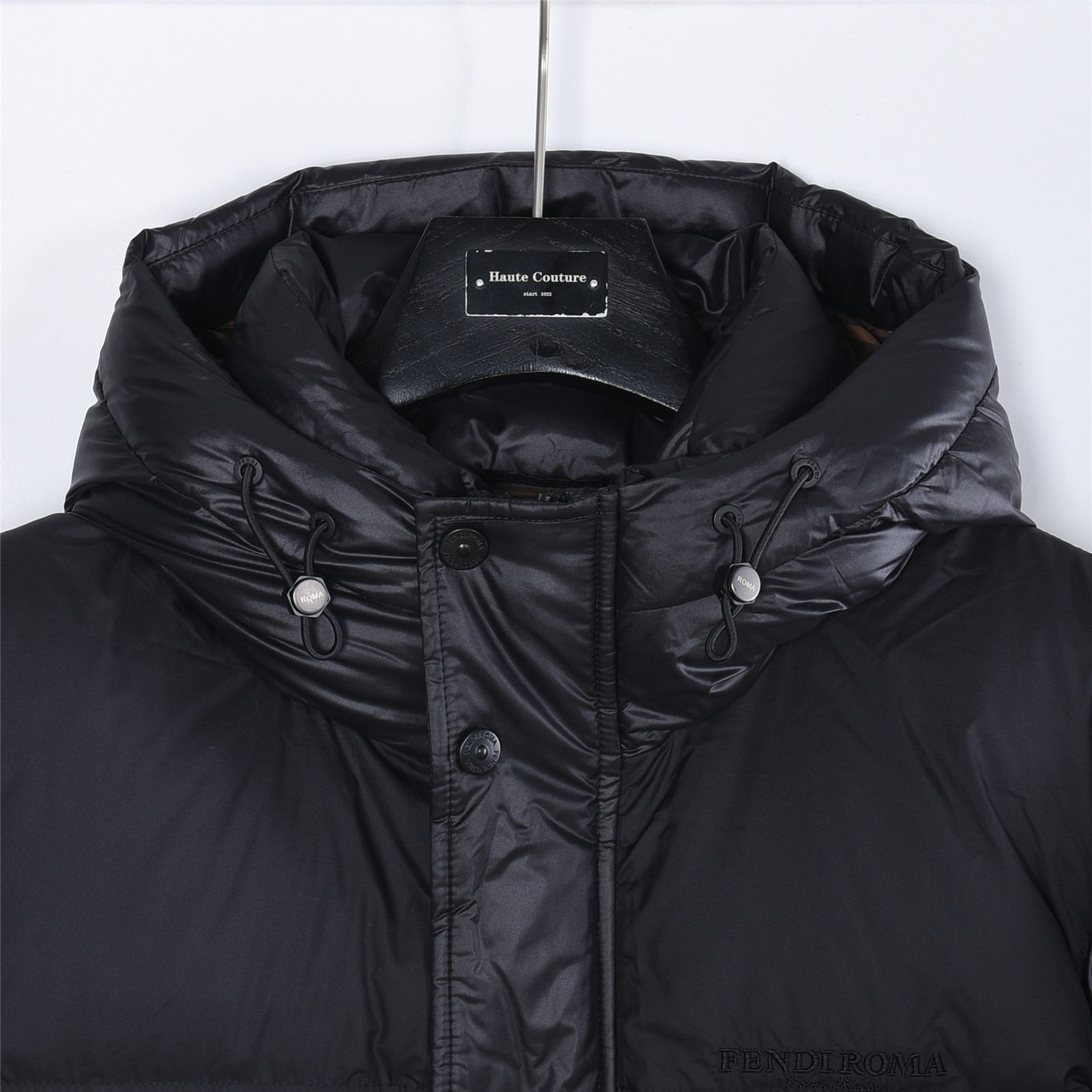Fendi/芬迪 25Fw袖标拼接连帽羽绒服