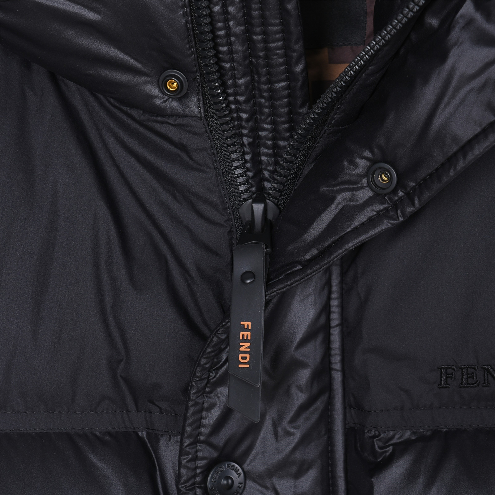 Fendi/芬迪 25Fw袖标拼接连帽羽绒服