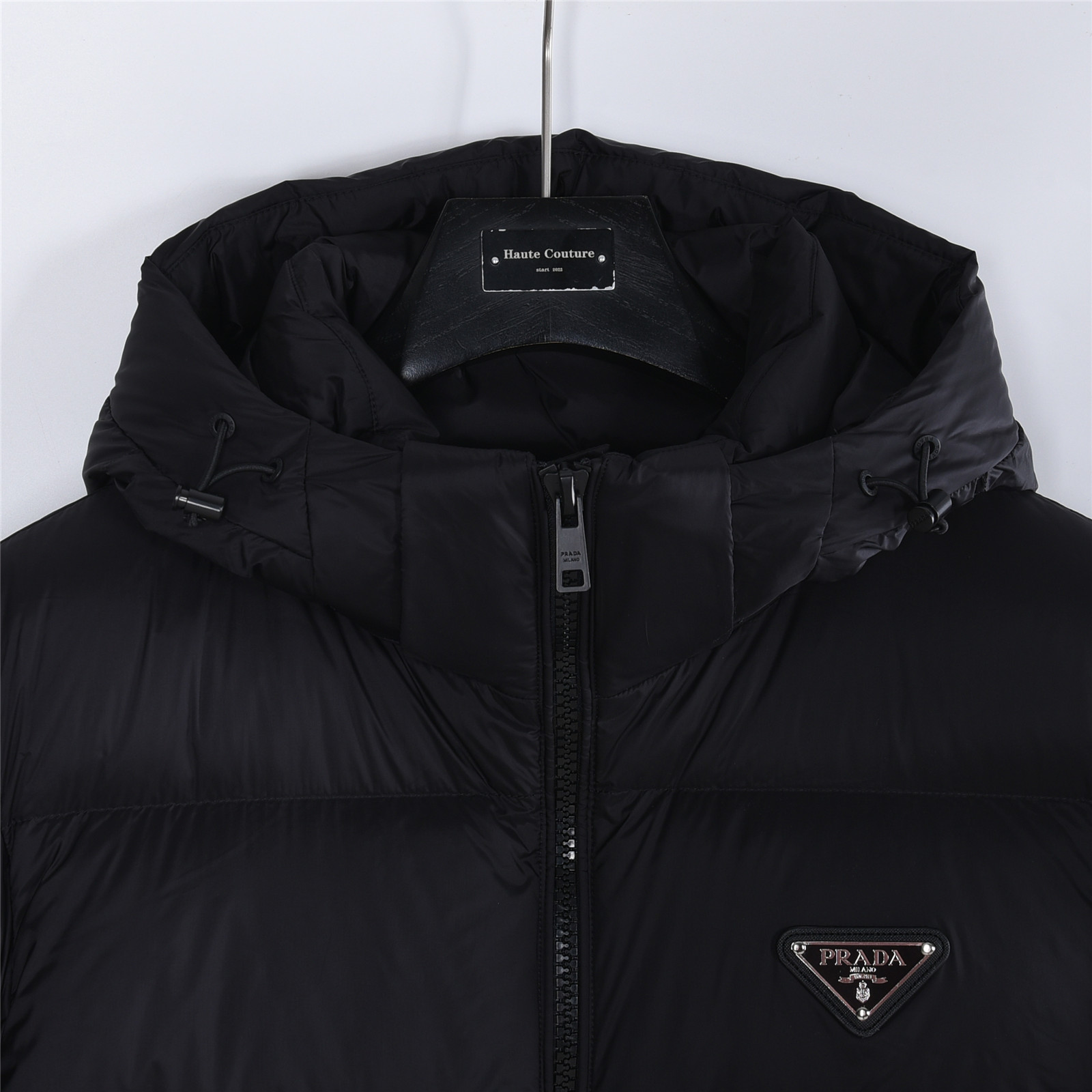 Prada/普拉达 25Fw胸口三角标连帽羽绒服 采用新国标90白鸭绒填充