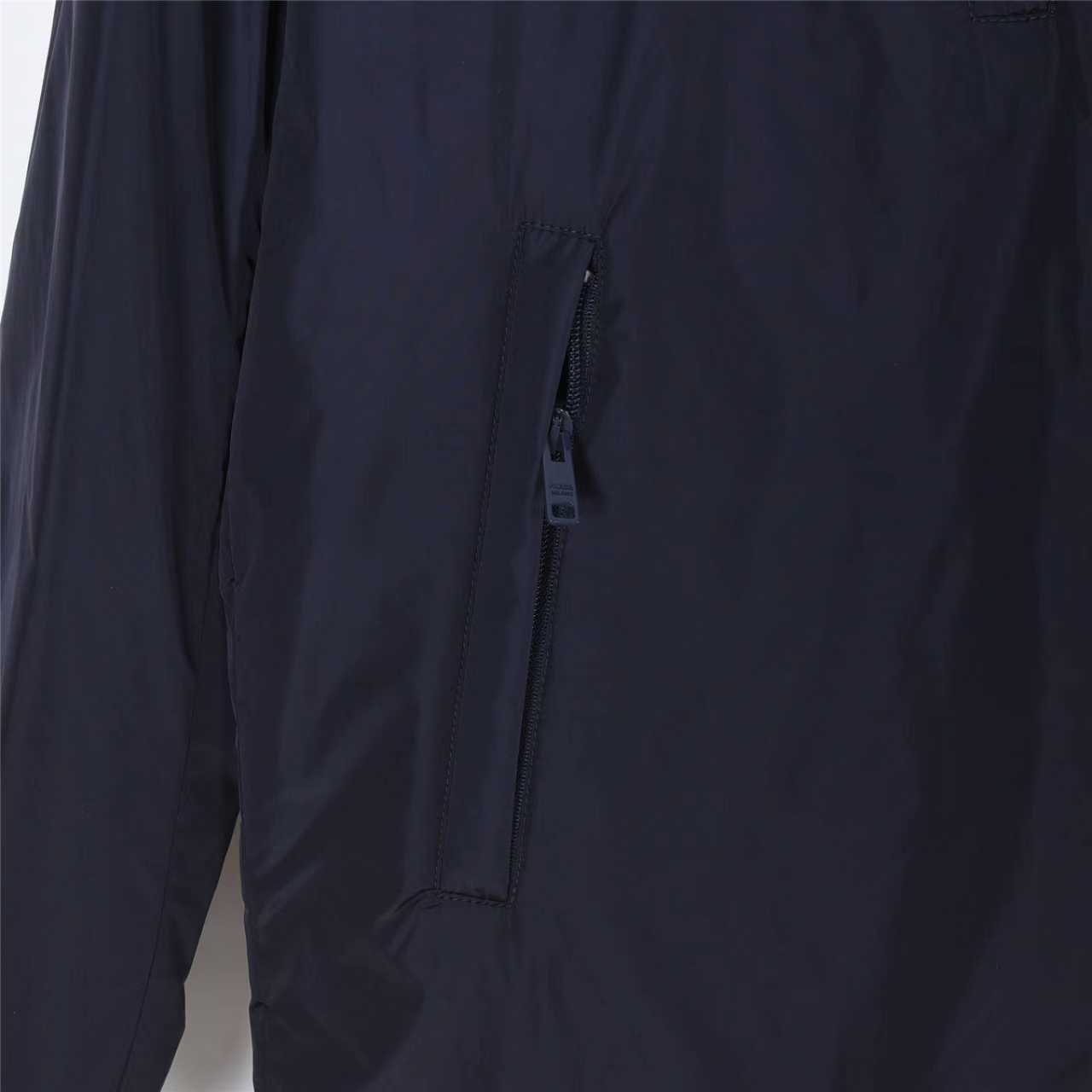Prada/普拉达 胸前双口袋薄绒连帽羽绒服黑色 藏青