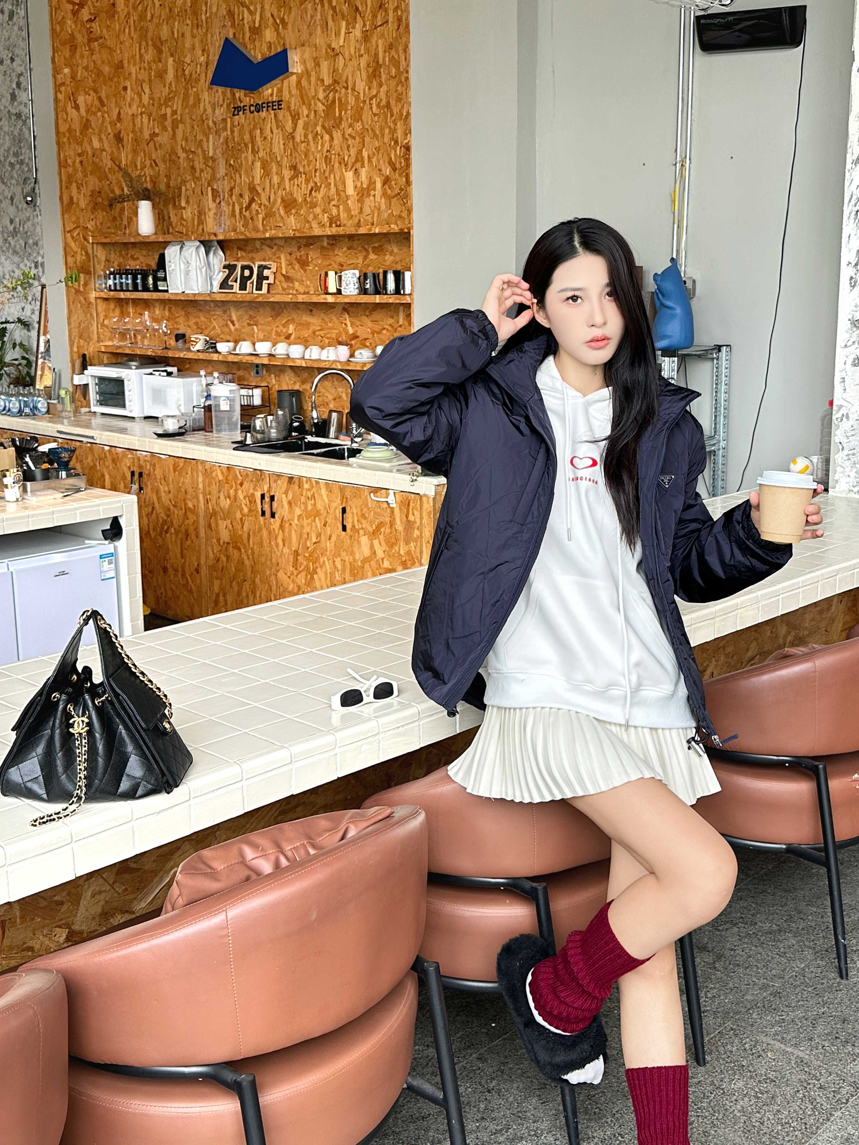 Prada/普拉达 胸前双口袋薄绒连帽羽绒服  上身效果#