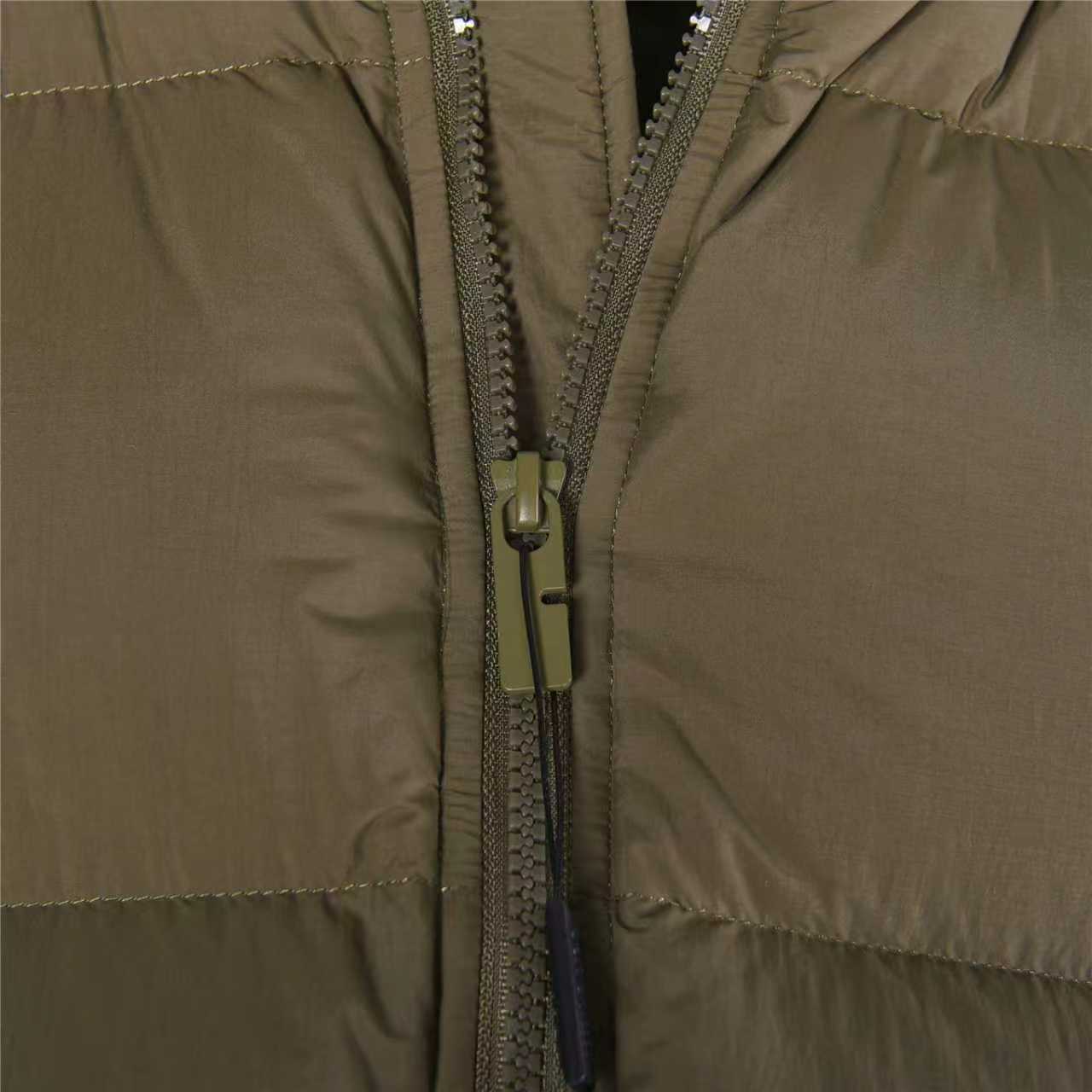 Burberry/巴宝莉 25Fw手臂盾牌连帽拆卸羽绒服 黑色 卡其 草绿