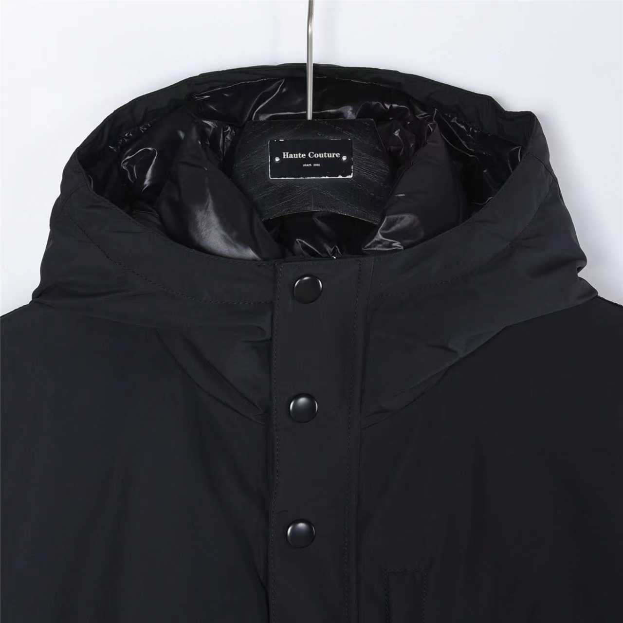 Prada/普拉达 25Fw手臂口袋连帽薄绒羽绒外套 黑色