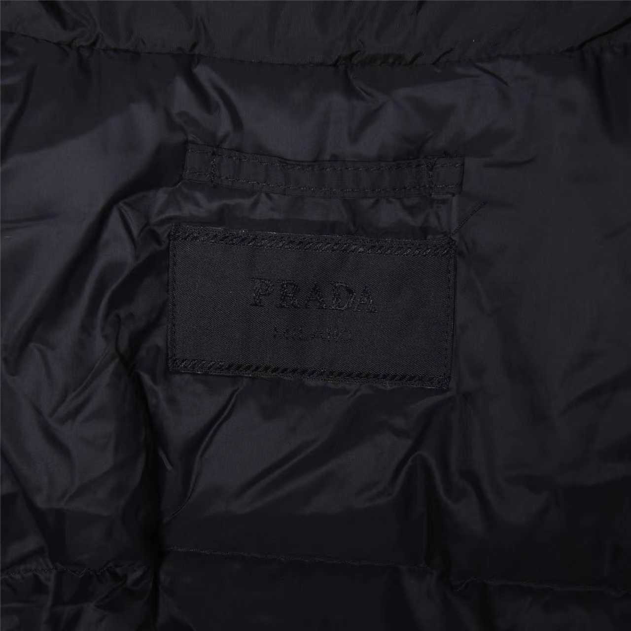 Prada/普拉达 25Fw下摆双边翻盖口袋薄绒外套