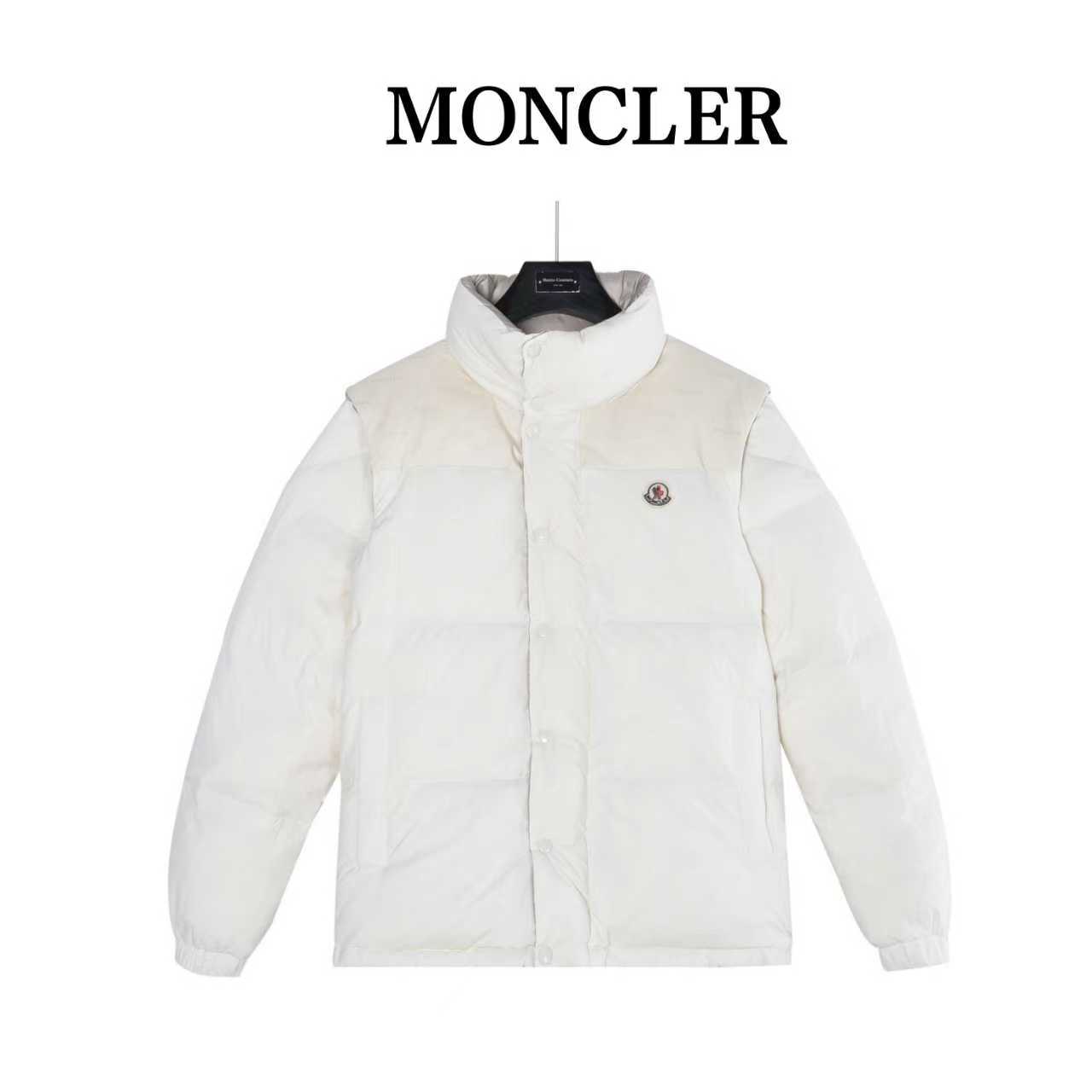 本地自取：💰800（支持放店）Moncler/蒙口 25FW新款Verone可拆卸双面羽绒服
采用新国标90白鸭绒填充，顶级版本，区分市面通货，男女同款全新美学灵感趣味设计,渠道性质精品。让整体造型设计更加优雅时尚，今夏最火系列，无数明星潮人追捧。裁剪工艺细节处理工整为玩味时尚增添色彩!工整细致，合身的版型构造更是独具匠心，上身不仅有着出彩的辨识度更是减龄青春。一款穿着意义还有穿搭性能都很极致的款式，绚丽的色系调配，此款的工艺必然也是极致非凡，上身的舒适度绝对足够的强大，也是奢品本质的一种彰显！柔软轻薄，触感更是极端撩人，透气性能十分之强大，尤为适合春夏季节的穿搭所需，妥妥的穿着享受，并且各处的细节以及织带的工艺都是尽善尽美，更显高级感！ 内含NFC芯片，更上档次。
颜色：黑色、卡其、米白
编码：753
尺码：48-56