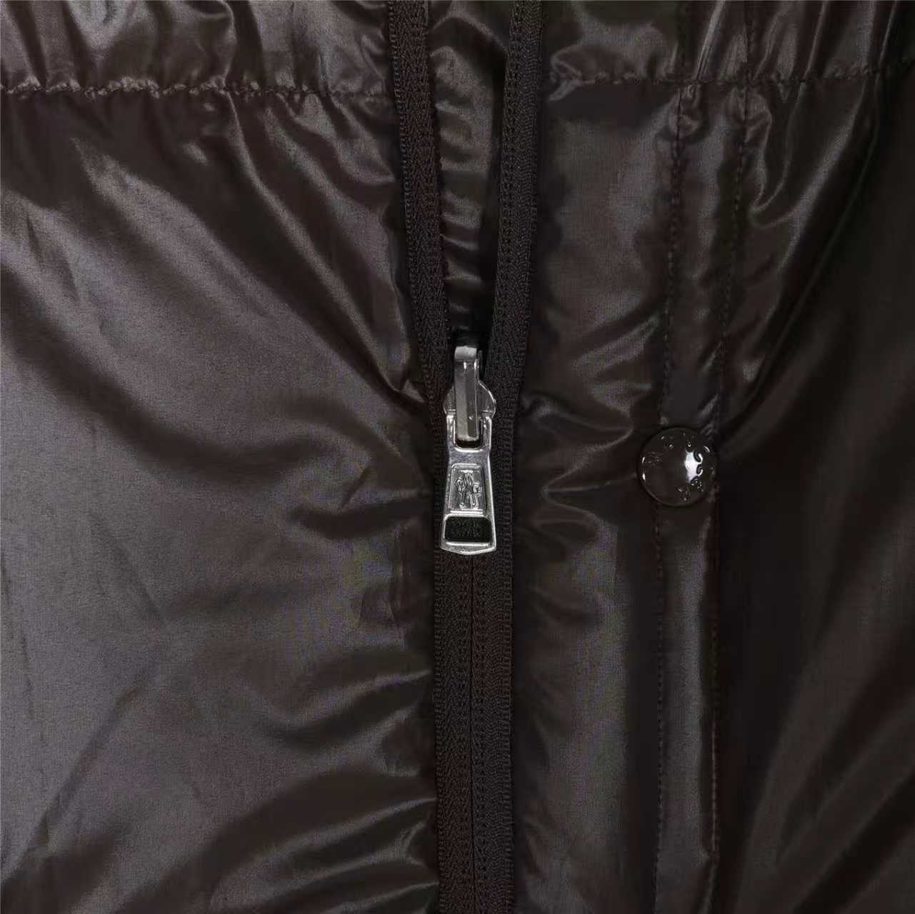 Moncler/蒙口 25FW新款Verone可拆卸双面羽绒服 黑色 卡其 米白
