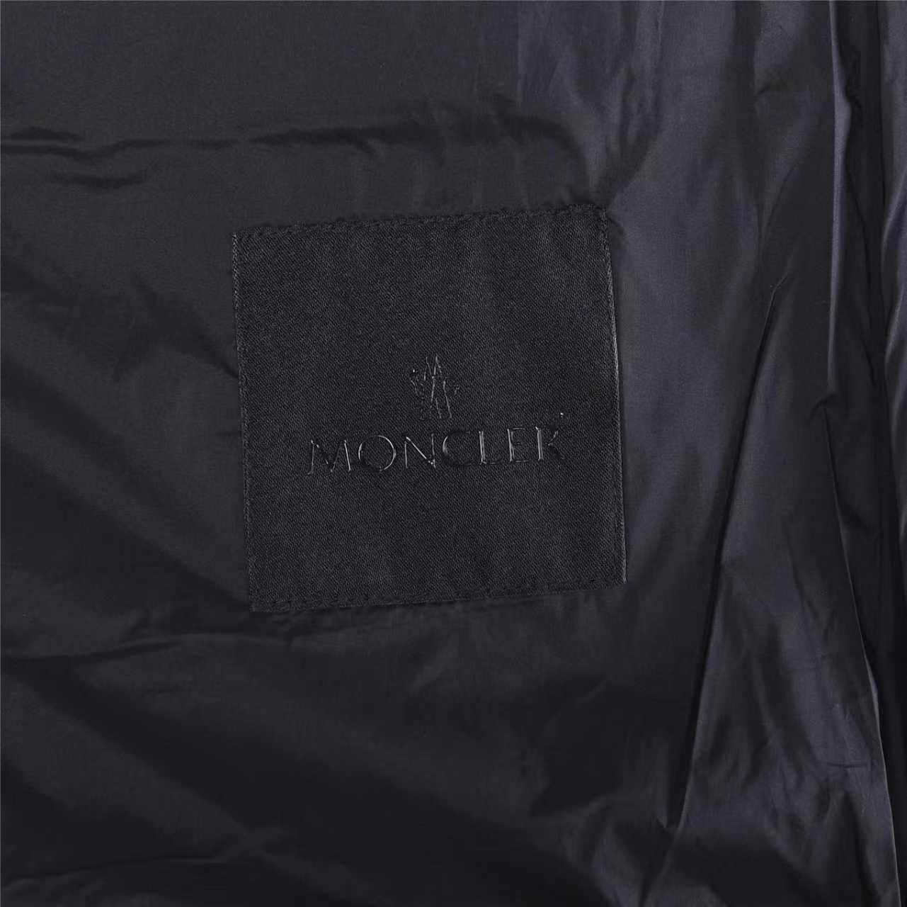 Moncler/蒙口 25Fw黑标排骨拼接连帽轻薄羽绒服 黑色 军绿