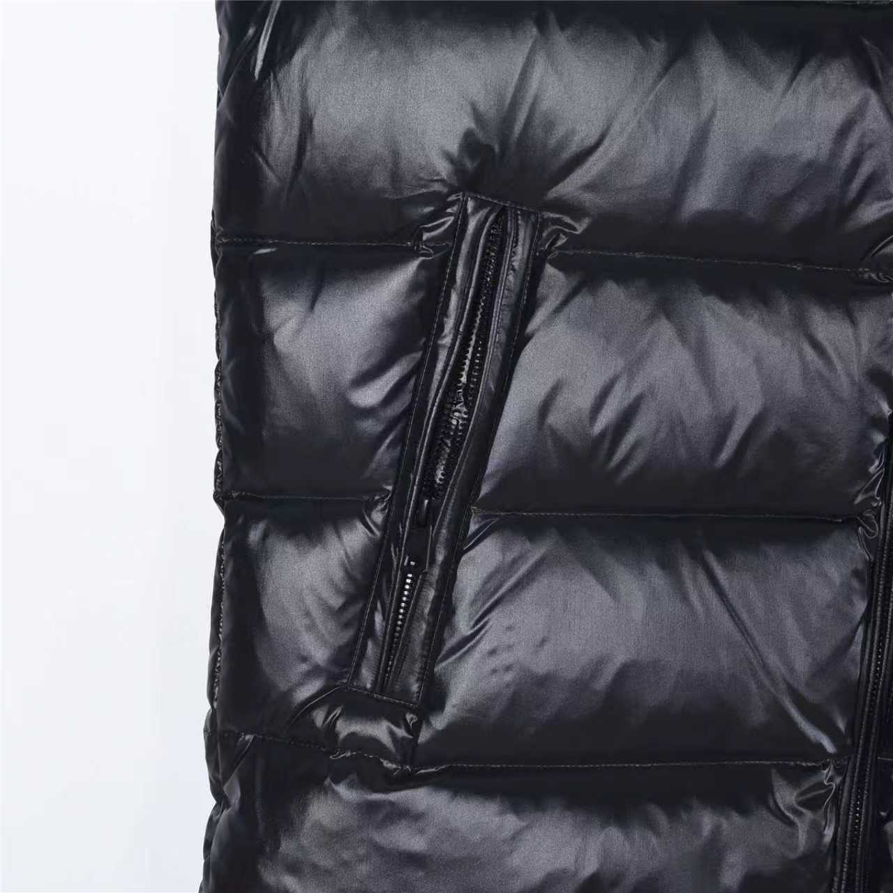 oncler/蒙口 限定黄色大标羽绒马甲 黑色