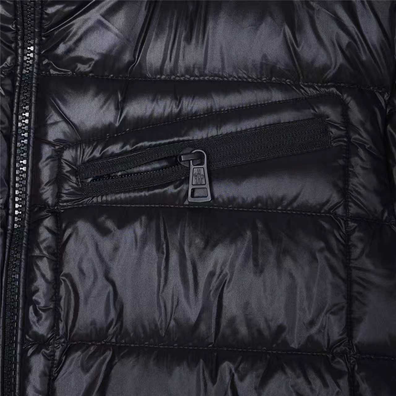 oncler/蒙口 25Fw胸口斜拉链限定黄标羽绒服