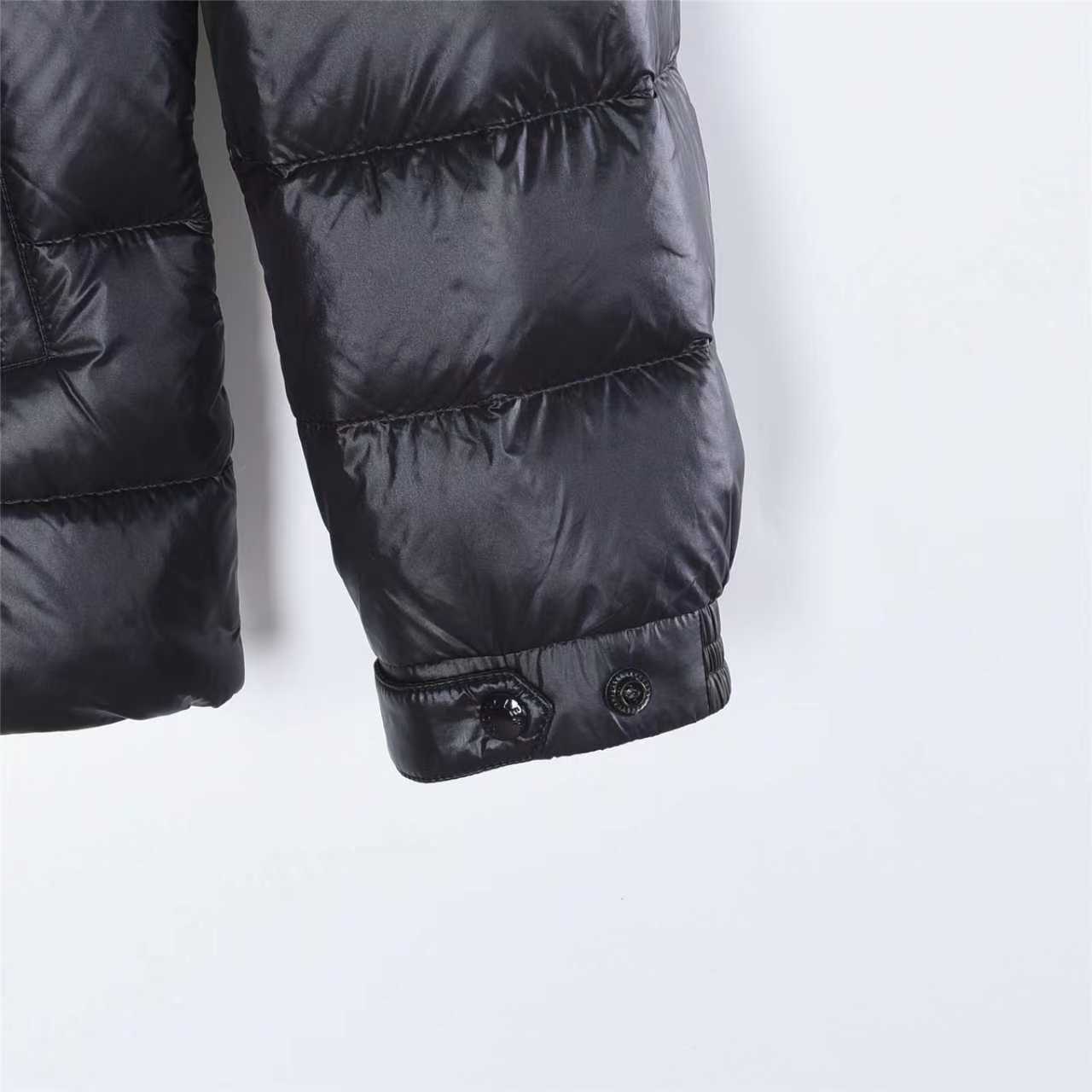 oncler/蒙口 25Fw胸口斜拉链限定黄标羽绒服
