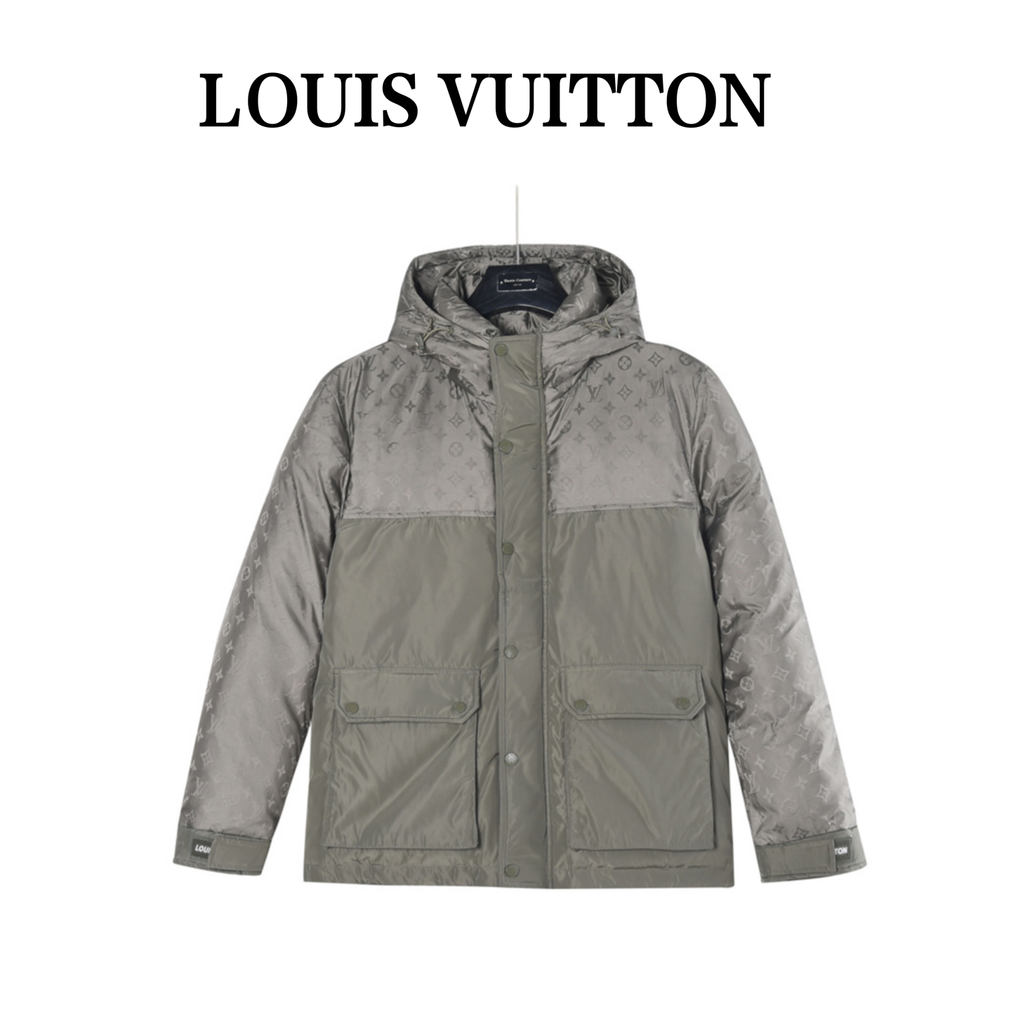 全年有货 年后可以退换放心推
本地自取💰700（支持放店）
LouisVuitton/路易威登  老花拼接连帽羽绒服 
采用新国标90白鸭绒填充，顶级版本，区分市面通货。男女同款全新美学灵感趣味设计,渠道性质精品。让整体造型设计更加优雅时尚，今夏最火系列，无数明星潮人追捧。裁剪工艺细节处理工整为玩味时尚增添色彩!工整细致，合身的版型构造更是独具匠心，上身不仅有着出彩的辨识度更是减龄青春。一款穿着意义还有穿搭性能都很极致的款式，绚丽的色系调配，此款的工艺必然也是极致非凡，上身的舒适度绝对足够的强大，也是奢品本质的一种彰显！柔软轻薄，触感更是极端撩人，透气性能十分之强大，尤为适合春夏季节的穿搭所需，妥妥的穿着享受，并且各处的细节以及织带的工艺都是尽善尽美，更显高级感！
颜色：黑色、绿色、咖色
编码：8648
尺码：48-56（1#-5#）