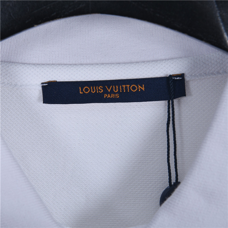 LouisVuitton/路易威登 半拉链胸口LVlogo压花短袖Polo衫 黑色 白色 LouisVuitton/路易威登 半拉链胸口LVlogo压花短袖Polo衫 黑色 白色