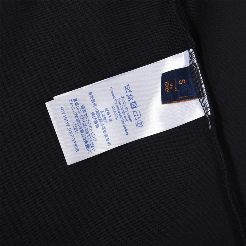 LouisVuitton/路易威登 胸口签名刺绣短袖 黑色 白色-Top High Quatity Cheap Sneakers Fashion Clothing Clothes Bags handbags Shoes of all Brand wholesale With The best Quality And Beautiful Price from China Factory Chinese suppliers wholesaler seller LouisVuitton/路易威登 胸口签名刺绣短袖 黑色 白色