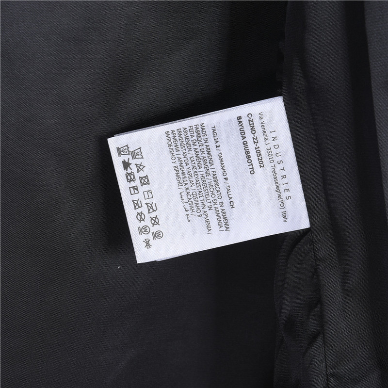 Moncler/蒙口 26SS经典手臂Logo翻领薄外套 Moncler/蒙口 26SS经典手臂Logo翻领薄外套