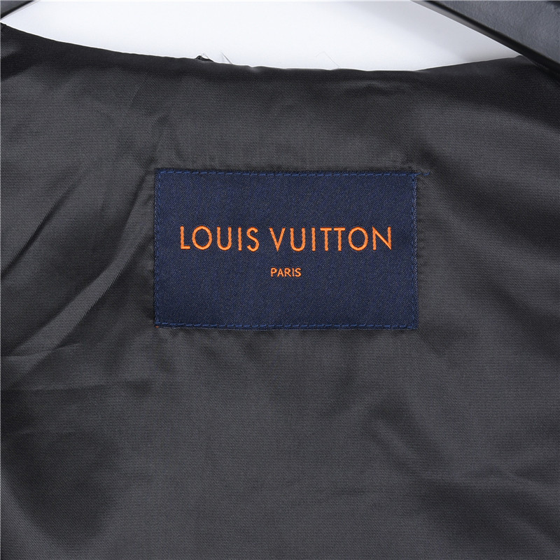 LouisVuitton/路易威登 26SS老花满印袖子拼接连帽薄外套-莆田鞋,莆田鞋货源,高仿鞋,高仿鞋货源,安福档口,莆田高仿鞋,莆田鞋批发,高仿鞋批发,莆田高仿运动鞋,高仿运动鞋,莆田运动鞋 LouisVuitton/路易威登 26SS老花满印袖子拼接连帽薄外套