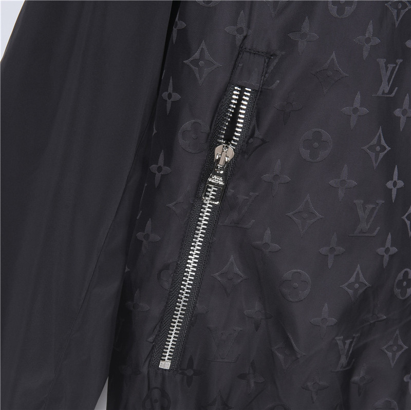 LouisVuitton/路易威登 26SS老花满印袖子拼接连帽薄外套-莆田鞋,莆田鞋货源,高仿鞋,高仿鞋货源,安福档口,莆田高仿鞋,莆田鞋批发,高仿鞋批发,莆田高仿运动鞋,高仿运动鞋,莆田运动鞋 LouisVuitton/路易威登 26SS老花满印袖子拼接连帽薄外套