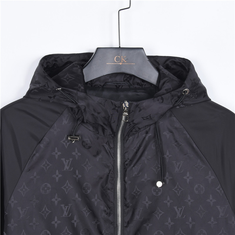 LouisVuitton/路易威登 26SS老花满印袖子拼接连帽薄外套-莆田鞋,莆田鞋货源,高仿鞋,高仿鞋货源,安福档口,莆田高仿鞋,莆田鞋批发,高仿鞋批发,莆田高仿运动鞋,高仿运动鞋,莆田运动鞋 LouisVuitton/路易威登 26SS老花满印袖子拼接连帽薄外套