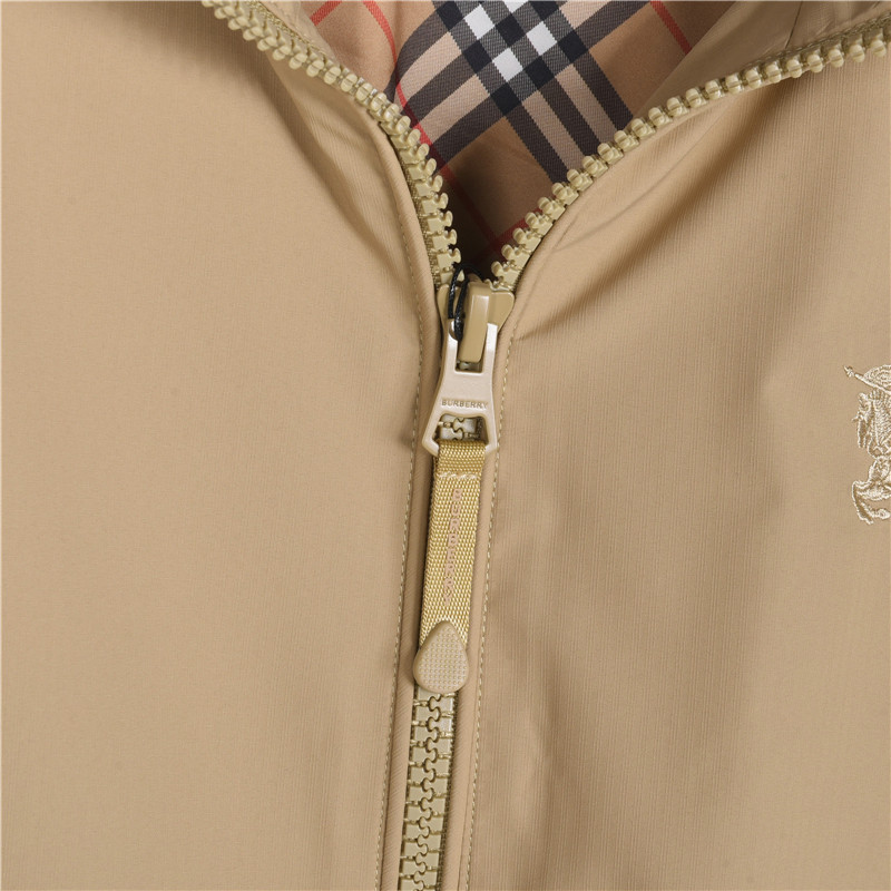 Burberry/巴宝莉 26SS胸前刺绣战马连帽薄外套 黑色 卡其-莆田鞋,莆田鞋货源,高仿鞋,高仿鞋货源,安福档口,莆田高仿鞋,莆田鞋批发,高仿鞋批发,莆田高仿运动鞋,高仿运动鞋,莆田运动鞋 Burberry/巴宝莉 26SS胸前刺绣战马连帽薄外套 黑色 卡其