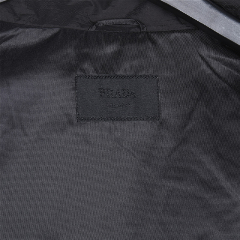 Prada/普拉达 26SS胸口手臂拉链口袋连帽薄外套 Prada/普拉达 26SS胸口手臂拉链口袋连帽薄外套