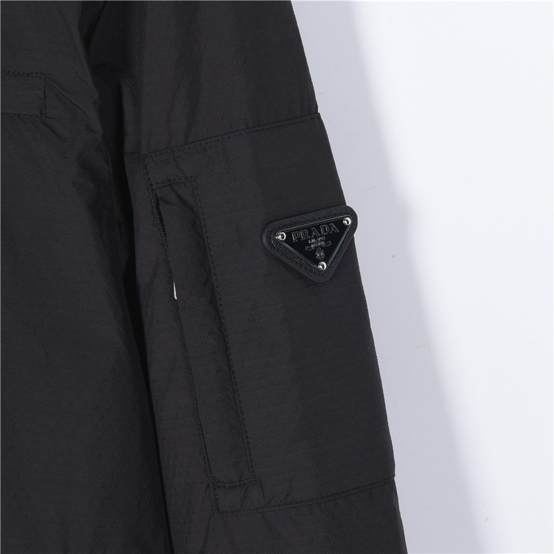 Prada/普拉达 26SS胸口手臂拉链口袋连帽薄外套 Prada/普拉达 26SS胸口手臂拉链口袋连帽薄外套