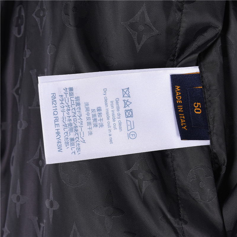 LouisVuitton/路易威登26SS老花双面连帽薄外套-莆田鞋,莆田鞋货源,高仿鞋,高仿鞋货源,安福档口,莆田高仿鞋,莆田鞋批发,高仿鞋批发,莆田高仿运动鞋,高仿运动鞋,莆田运动鞋 LouisVuitton/路易威登26SS老花双面连帽薄外套