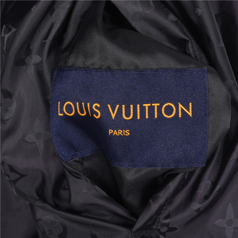 LouisVuitton/路易威登26SS老花双面连帽薄外套-莆田鞋,莆田鞋货源,高仿鞋,高仿鞋货源,安福档口,莆田高仿鞋,莆田鞋批发,高仿鞋批发,莆田高仿运动鞋,高仿运动鞋,莆田运动鞋 LouisVuitton/路易威登26SS老花双面连帽薄外套