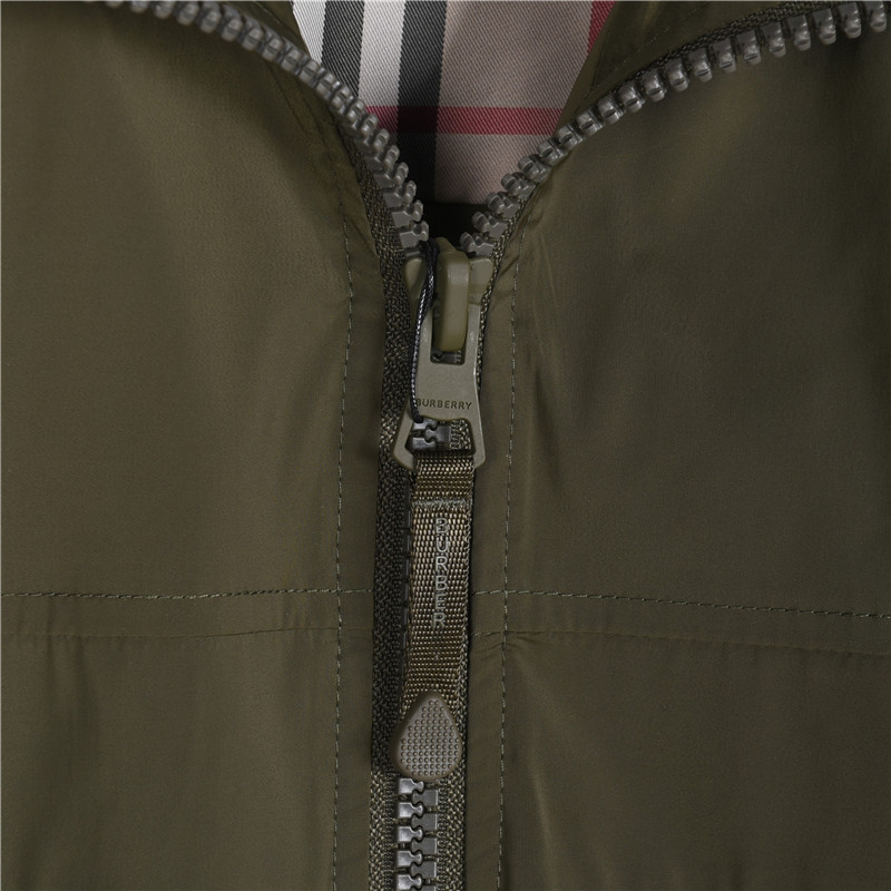 Burberry 巴宝莉26SS轻机能风刺绣战马翻领薄外套