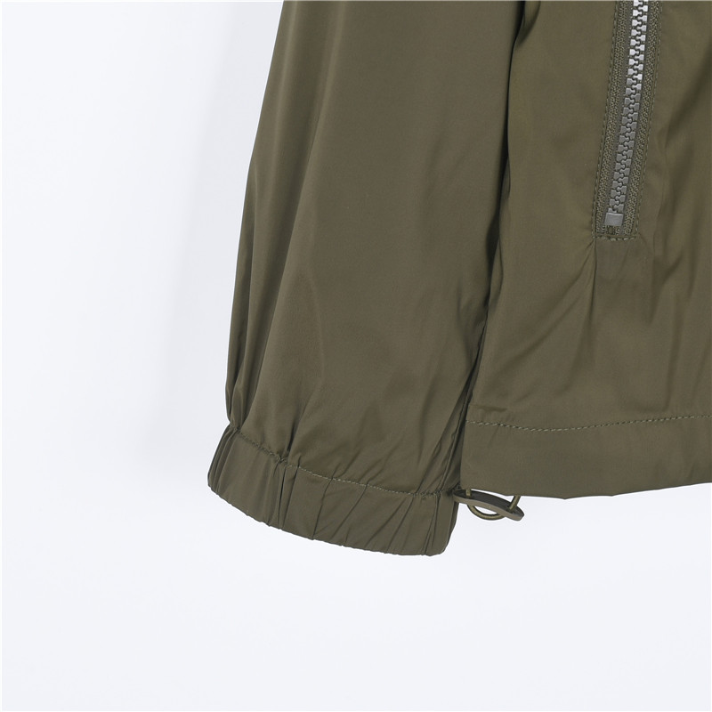 Burberry 巴宝莉26SS轻机能风刺绣战马翻领薄外套