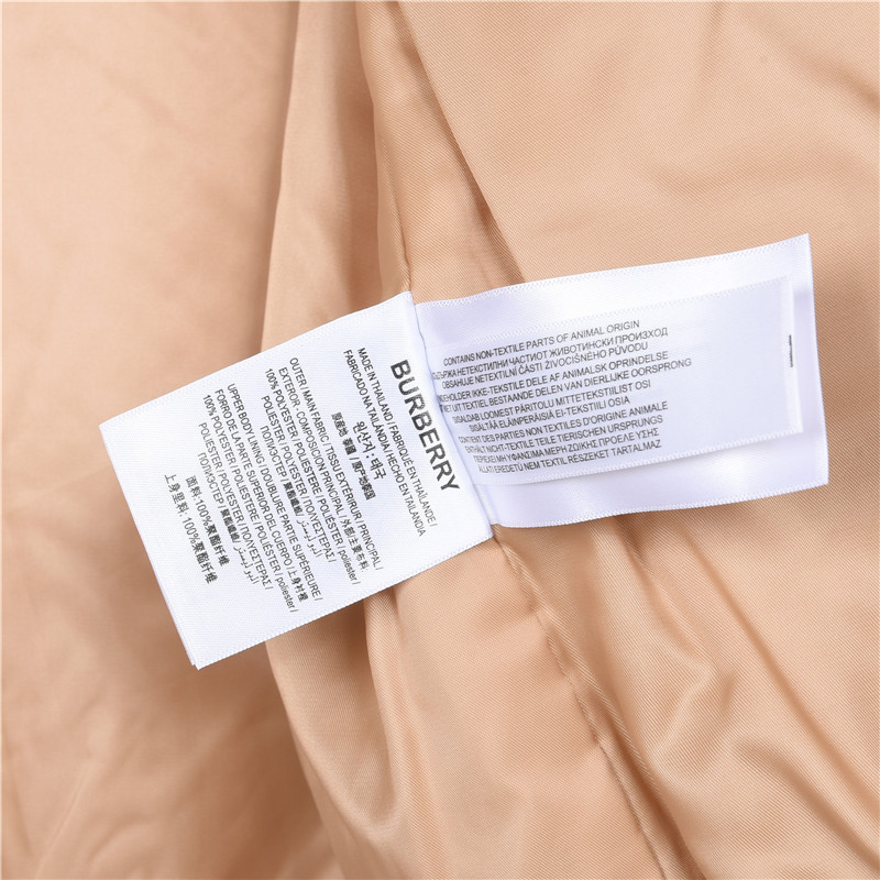 Burberry/巴宝莉26SS胸前硅胶战马翻领薄外套 黑色 黄色-莆田鞋,莆田鞋货源,高仿鞋,高仿鞋货源,安福档口,莆田高仿鞋,莆田鞋批发,高仿鞋批发,莆田高仿运动鞋,高仿运动鞋,莆田运动鞋 Burberry/巴宝莉26SS胸前硅胶战马翻领薄外套 黑色 黄色