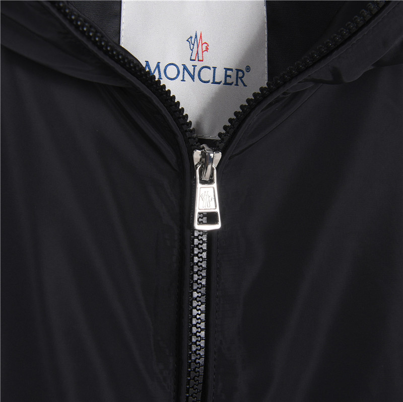 Moncler/蒙口 26SSS手臂口袋轻奢休闲风连帽薄外套 黑色 绿色-莆田鞋,莆田鞋货源,高仿鞋,高仿鞋货源,安福档口,莆田高仿鞋,莆田鞋批发,高仿鞋批发,莆田高仿运动鞋,高仿运动鞋,莆田运动鞋 Moncler/蒙口 26SSS手臂口袋轻奢休闲风连帽薄外套 黑色 绿色
