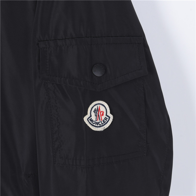 Moncler/蒙口 26SSS手臂口袋轻奢休闲风连帽薄外套 黑色 绿色-莆田鞋,莆田鞋货源,高仿鞋,高仿鞋货源,安福档口,莆田高仿鞋,莆田鞋批发,高仿鞋批发,莆田高仿运动鞋,高仿运动鞋,莆田运动鞋 Moncler/蒙口 26SSS手臂口袋轻奢休闲风连帽薄外套 黑色 绿色