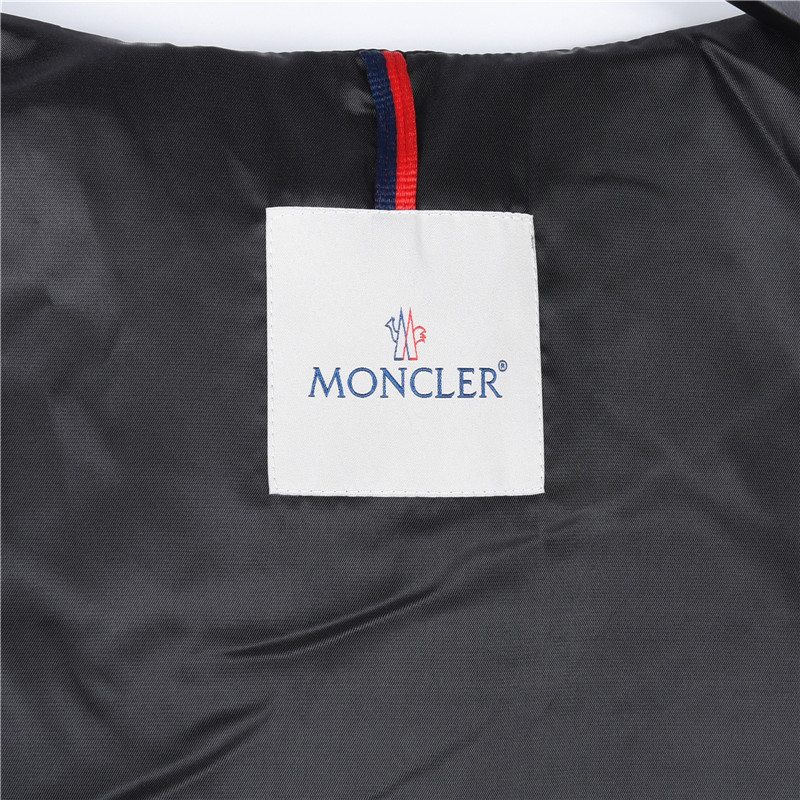 Moncler/蒙口 26SSS手臂口袋轻奢休闲风连帽薄外套 黑色 绿色-莆田鞋,莆田鞋货源,高仿鞋,高仿鞋货源,安福档口,莆田高仿鞋,莆田鞋批发,高仿鞋批发,莆田高仿运动鞋,高仿运动鞋,莆田运动鞋 Moncler/蒙口 26SSS手臂口袋轻奢休闲风连帽薄外套 黑色 绿色