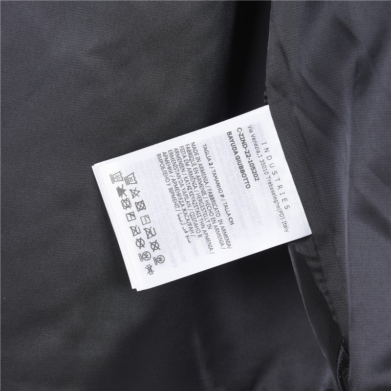 Moncler/蒙口 26SSS手臂口袋轻奢休闲风连帽薄外套 黑色 绿色-莆田鞋,莆田鞋货源,高仿鞋,高仿鞋货源,安福档口,莆田高仿鞋,莆田鞋批发,高仿鞋批发,莆田高仿运动鞋,高仿运动鞋,莆田运动鞋 Moncler/蒙口 26SSS手臂口袋轻奢休闲风连帽薄外套 黑色 绿色