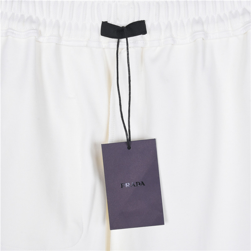Prada/普拉达 26SS斜纹字母休闲短裤 黑色 白色-莆田鞋,莆田鞋货源,高仿鞋,高仿鞋货源,安福档口,莆田高仿鞋,莆田鞋批发,高仿鞋批发,莆田高仿运动鞋,高仿运动鞋,莆田运动鞋 Prada/普拉达 26SS斜纹字母休闲短裤 黑色 白色