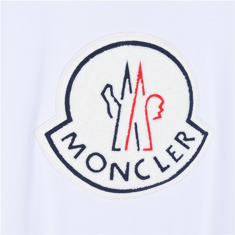 Moncler/蒙口 胸前毛巾绣大logo短袖 黑色 白色