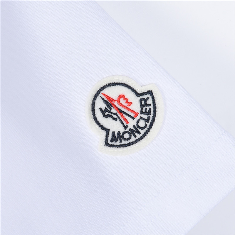 Moncler/蒙口 胸前毛巾绣大logo短袖 黑色 白色