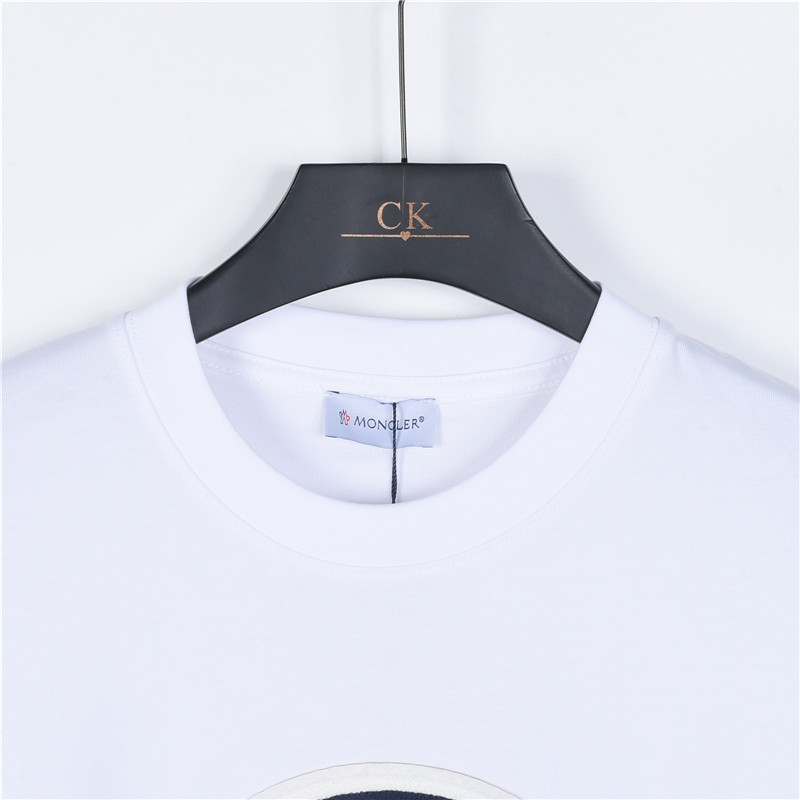 Moncler/蒙口 胸前毛巾绣大logo短袖 黑色 白色