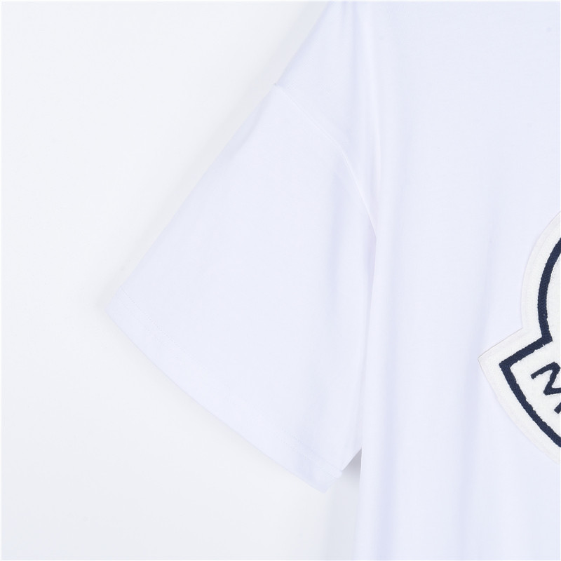 Moncler/蒙口 胸前毛巾绣大logo短袖 黑色 白色